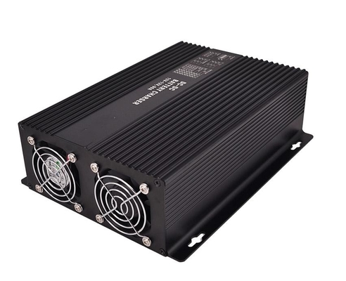 Cargador de batería de 12V 30A DC con 390W Pvmax Protección contra polaridad inversa grado impermeable IP20/IP65