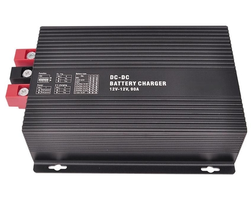 Cargador de batería de 12V 30A DC con 390W Pvmax Protección contra polaridad inversa grado impermeable IP20/IP65