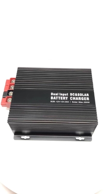 Operación solar entrada dual de Bluetooth Free APP B2B del regulador de la carga de la batería solar de DC